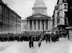Royalists: Demonstration against royalists