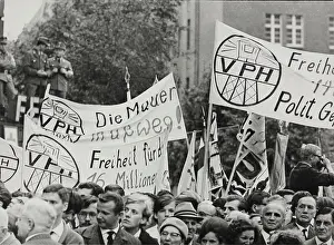 Schneberg: Demonstration in the Rudolph Wilde Platz in Berlin-Schon