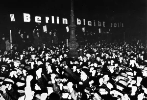 Arrows: Demonstration against the seizure of power in Berlin, 1933
