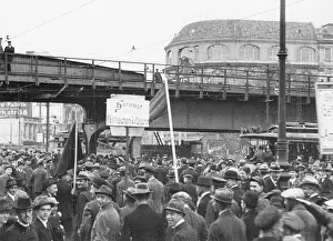Demanding: Demonstration of Spartacists in Berlin, 1918