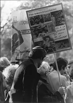 Skullcap: Demonstration against synagogue bombing in Paris