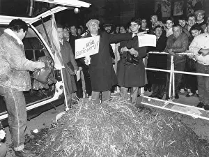 Burgtheater: Demonstration against Thomas Bernhard