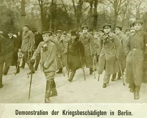 Crutch: Demonstration of war-wounded persons in Berlin, 1918