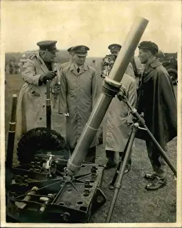 Explanation: Demonstration of weapons at School of Artillery, Salisbury
