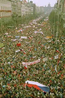 Authoritarian: Demonstration - Wenceslas square - general strike