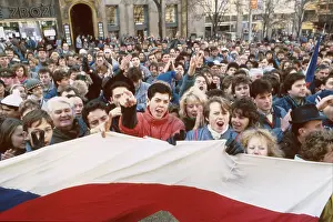 Khol: Demonstration - Wenceslas Square - victory sign