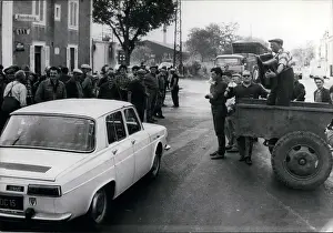 Viticulture: Demonstration by wine workers