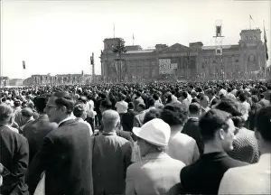 250000: Demonstration for world freedom outside Reichstag, Berlin