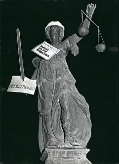 Spiegel: Demonstrations