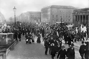 Continuation: Demonstrators at the beginning of the November Revolution, 1