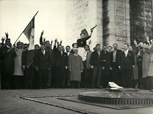 Vive: Demonstrators chant Vive De Gaulle