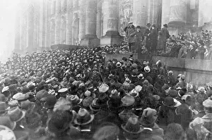 Spokesman: Demonstrators in front of the Reichstag building in Berlin