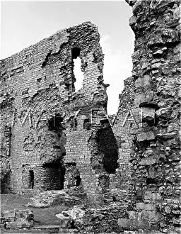 Denbigh: DENBIGH CASTLE WALLS