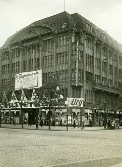 Advertises: The department store Ury Berlin