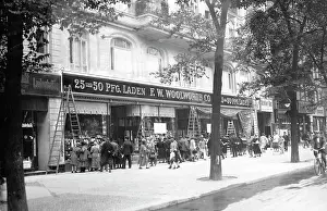 Cheap: Department store Woolworth, 1927
