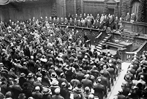 Minute: The deputies of the Reichstag during the state ceremony
