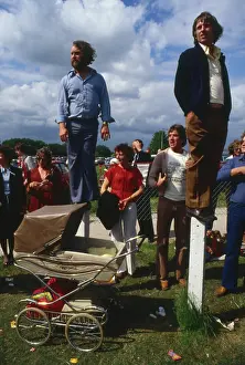 Punters: Derby Day - Getting a good View