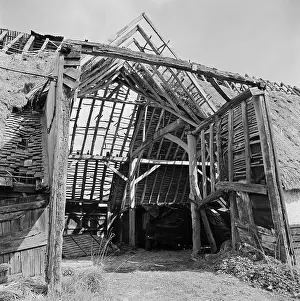 Dereliction: Derelict barn
