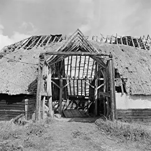 Dereliction: Derelict barn