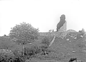 Stump: Derelict castle with people standing beside the tower stump