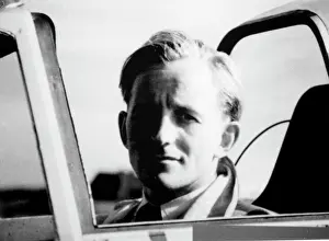 Secondflight: Derry, John, tp Squadron Ldr (RAF Ret'd) + DH Vampire