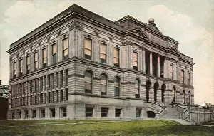 Dwarfed: Des Moines Library