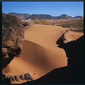 Wadi: DESERT SCENERY/JORDAN
