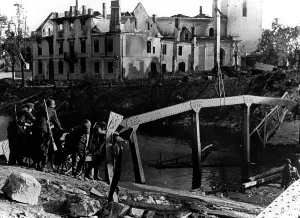 Infanteriegeschuetz: Destroyed bridge in Latvia, 1944