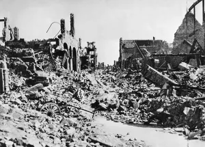 Shelling: The destroyed center of Wesel, 1945