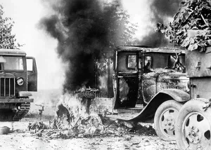 Crawler: Destroyed column of the Red Army on the Eastern Front, 1941