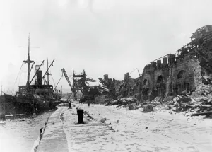 Feodosia: Destroyed port of Feodosia, 1942