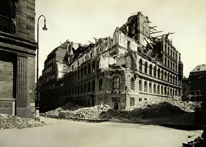Dilapidation: Destroyed Vienna 1944-1946 - Bomb damage at