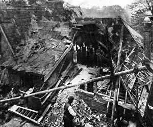 Zeppelins: Destruction after an air raid on London, 1915