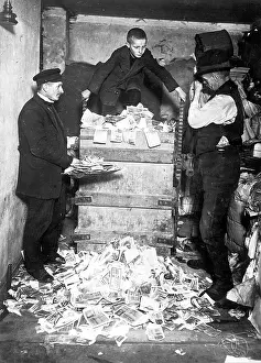 Picker: Destruction of money during the inflation, 1923