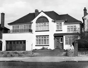Detached: DETACHED HOUSE 1930S