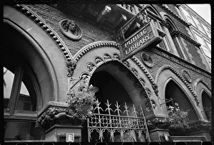 Semi Circular: Detailed view of the front facade of the public library