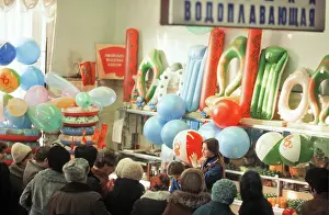 Queue: Detsky Mir department store, 1979