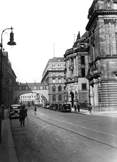 Withdrew: Deutsche Bank, 1929
