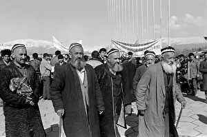 Decisions: Developments in Dushanbe, 1990