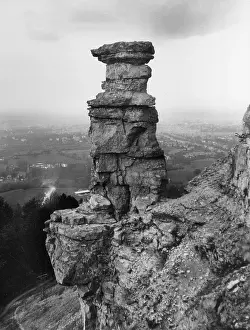 Leckhampton: THE DEVIL'S CHIMNEY