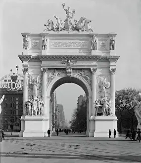 Dewey: Dewey Arch - Architecture - New York