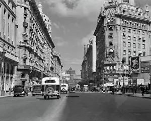 Norte: The Diagonal Norte or the Avenida Roque Saenz Pena Buenos