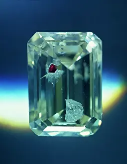 Nesosilicate: Diamond with garnet