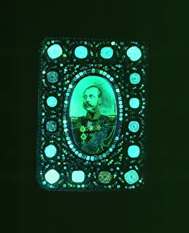 Fluorescing: Diamonds fluorescing