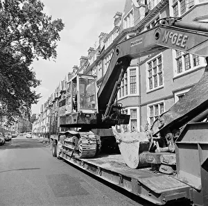 Hornton: Digger on a truck