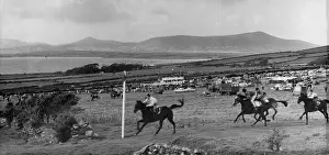 Henry Grant Collection: DINGLE RACES