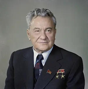 Kazakh: Dinmukhamed Kunayev