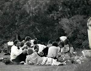 Temperatures: Dinner interval at Glyndebourne opera on a hot day