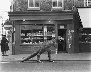 Draws: A DINOSAUR IN LONDON