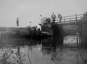 Bpeosa: Disembarking from rowing boat